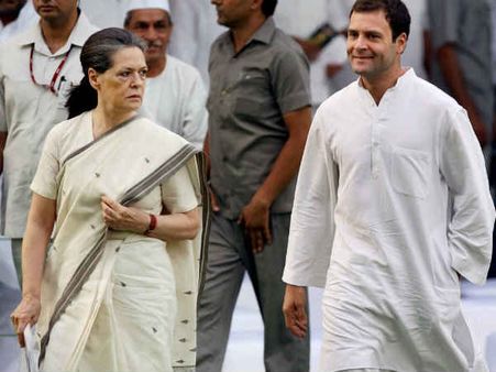 રાજીવ ગાંધીની પૂણ્યતિથિ પર નેતાઓએ આપી શ્રદ્ધાંજલિ રાજીવ ગાંધીની પૂણ્યતિથિ પર નેતાઓએ આપી શ્રદ્ધાંજલિ