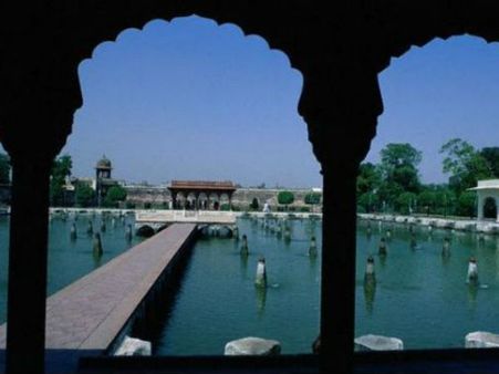 શ્રીનગરનું ઘરેણું અને કાશ્મિરનું મુગટ છે આ ઝીલ શ્રીનગરનું ઘરેણું અને કાશ્મિરનું મુગટ છે આ ઝીલ