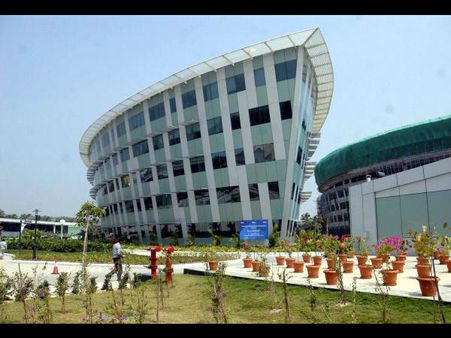 પહેલા બે વર્ષમાં કંપની પાસે એકપણ કોમ્પ્યુટર નહોતુ