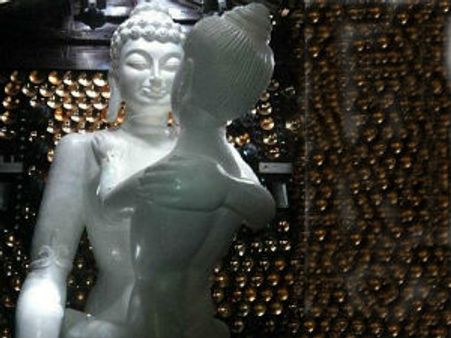 બુદ્ધની 'સંભોગરત પ્રતિમા', પ્રેમ પ્રતિક કે ભગવાનની નિંદા