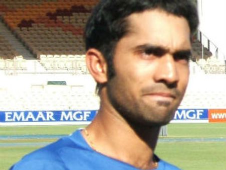 દિનેશ કાર્તિકને મેચ ફીના પાંચ ટકાનો દંડ