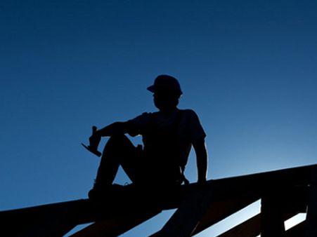 ઉંચા સ્થાન પર બેસવું