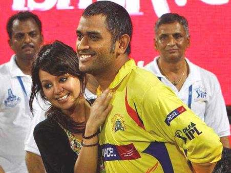 'કુછ તો લોગ કહેંગે, લોગો કા કામ હૈ કહેના'