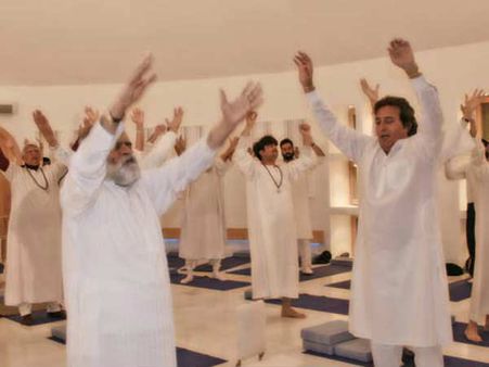 ઓશોની કાળી બાજુ : વિનોદ ખન્નાને સુપરસ્ટાર બનતા અટકાવ્યા હતા!!!