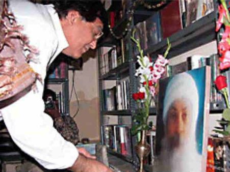 ઓશોની કાળી બાજુ : વિનોદ ખન્નાને સુપરસ્ટાર બનતા અટકાવ્યા હતા!!!