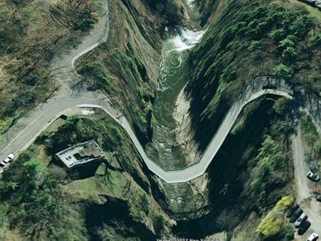 ગુગલ અર્થથી લેવામાં આવેલી ધરતીની કેટલીક તસવીરો