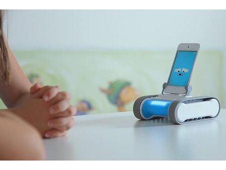 મળો સ્માર્ટફોન રોબોટ રોમોને