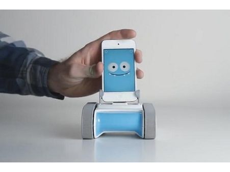 મળો સ્માર્ટફોન રોબોટ રોમોને