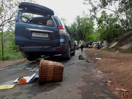 છત્તીસગઢમાં નક્સલીઓએ ખેલ્યો લોહિયાળ ખેલ