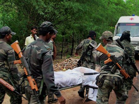 છત્તીસગઢમાં નક્સલીઓએ ખેલ્યો લોહિયાળ ખેલ, હાદસાની તસવીરો