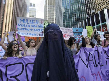 બ્રાઝીલના હાલ, બસ, રસ્તા, બીચ પર થઇ રહ્યાં છે બળાત્કાર