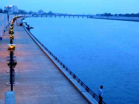 સાબરમતી રિવરફ્ર્ન્ટ ખાતે બનનાપું અમદાવાદ વ્હીલ 150 મીટર ઊંચું હશે