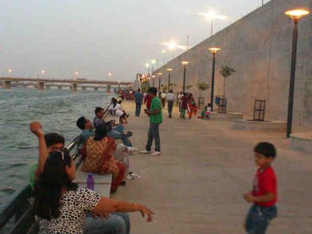 સાબરમતી રિવરફ્ર્ન્ટ ખાતે બનનાપું અમદાવાદ વ્હીલ 150 મીટર ઊંચું હશે