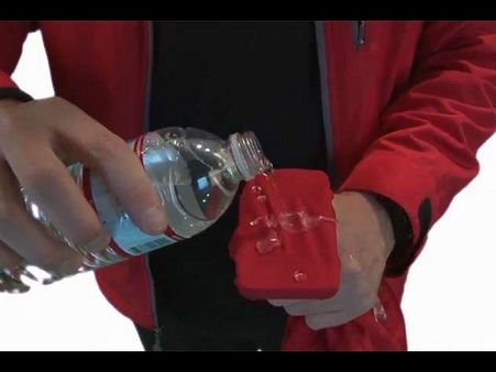 એક અનોખું જેકેટ જેમાં તમે રાખી શકશો 22 ગેજેટ એક અનોખું જેકેટ જેમાં તમે રાખી શકશો 22 ગેજેટ