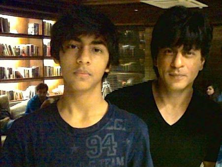 પપ્પા શાહરુખને જોવા લંડનથી દોડી આવ્યો આર્યન