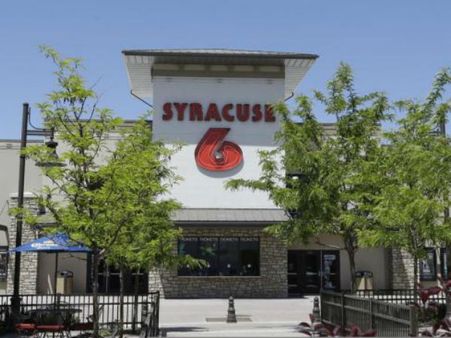 આ થિયેટરમાં Movie નહી, પણ ચાલતો હતો Live Sex Show