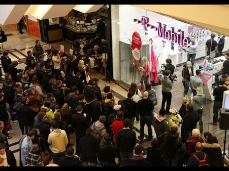 હોટ મોડલ્સે કર્યો સોની એક્સપીરિયા ઝેડનો વોટર ટેસ્ટ