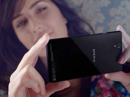 હોટ મોડલ્સે કર્યો સોની એક્સપીરિયા ઝેડનો વોટર ટેસ્ટ