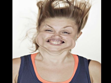 ઝડપી હવામાં કંઇક આવો થઇ જાય છે ચહેરો