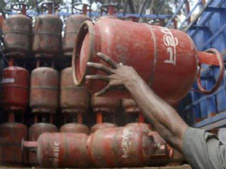 LPG વિતરકો અને ગુજરાત સરકાર વચ્ચે ઓનલાઇન ડેટા મુદ્દે મતભેદ