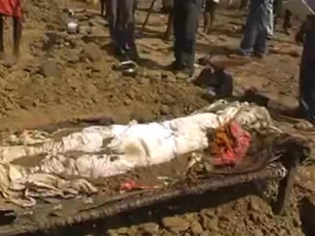 કબર ખોદીને કરાયું યુવતીઓનું પોસ્ટમોર્ટમ!