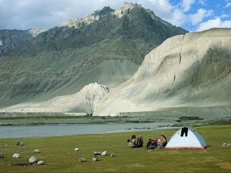 શ્રેષ્ઠ હિમાલયથી ઘેરાયલું સ્થળ કારગિલ શ્રેષ્ઠ હિમાલયથી ઘેરાયલું સ્થળ કારગિલ