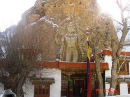 શ્રેષ્ઠ હિમાલયથી ઘેરાયલું સ્થળ કારગિલ શ્રેષ્ઠ હિમાલયથી ઘેરાયલું સ્થળ કારગિલ