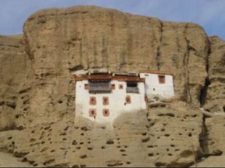 શ્રેષ્ઠ હિમાલયથી ઘેરાયલું સ્થળ કારગિલ શ્રેષ્ઠ હિમાલયથી ઘેરાયલું સ્થળ કારગિલ