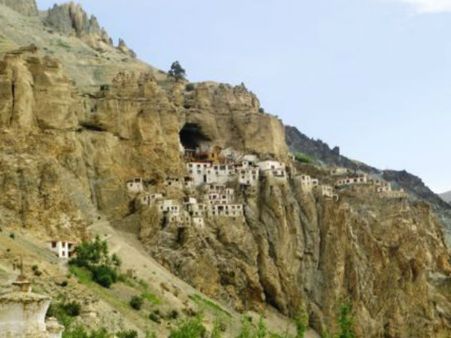 શ્રેષ્ઠ હિમાલયથી ઘેરાયલું સ્થળ કારગિલ શ્રેષ્ઠ હિમાલયથી ઘેરાયલું સ્થળ કારગિલ