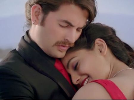 નીલ-પૂજા-અમીષાએ લગાવ્યો જોર