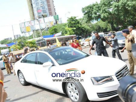 સિદ્ધિ વિનાયકના શરણે દીપિકા પાદુકોણે સિદ્ધિ વિનાયકના શરણે દીપિકા પાદુકોણે