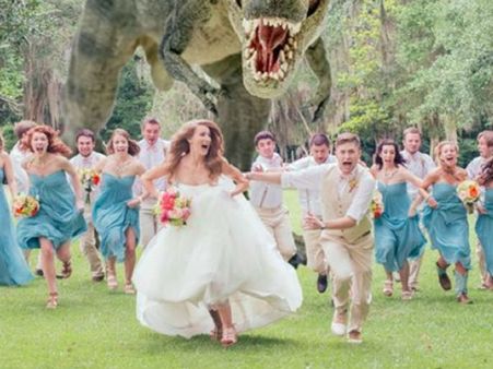 ને અચાનક લગ્નમાં આવી પહોંચ્યો ડાયનાસોર