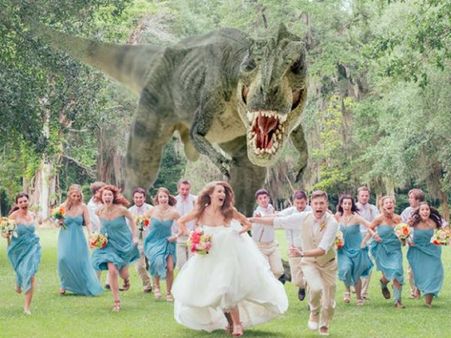 ..ને અચાનક લગ્નમાં આવી પહોંચ્યો ડાયનાસોર