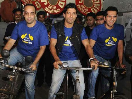 Pics : ફુકરે સાથે સેલિબ્રેટ કરો સેકેંડ ક્લાસ ડિવીઝન