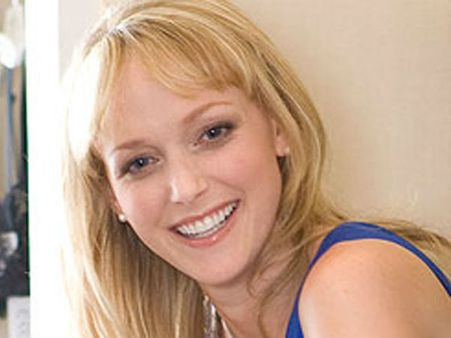 પુરુષોને પડકાર ફેંકી રહેલી વિશ્વની હોટેસ્ટ સીઇઓ પુરુષોને પડકાર ફેંકી રહેલી વિશ્વની હોટેસ્ટ સીઇઓ