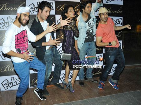 Pics : સેકેંડ ક્લાસ વિદ્યાર્થીઓ સાથે ફુકરેની મસ્તી