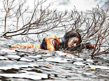 Pics : પાણીમાં મસ્તી કરી કૂલ થતી બૉલીવુડ બ્યૂટીસ