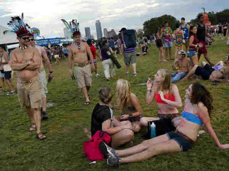 પુરુષોને આકર્ષતા બીચ અને બેબ્સવાળા વિશ્વના બેસ્ટ શહેરો