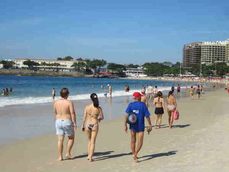 પુરુષોને આકર્ષતા બીચ અને બેબ્સવાળા વિશ્વના બેસ્ટ શહેરો