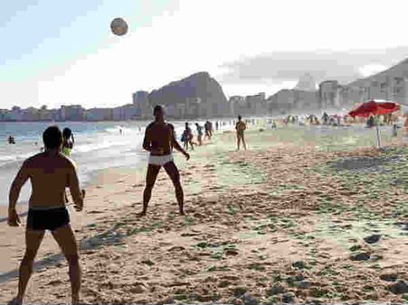 પુરુષોને આકર્ષતા બીચ અને બેબ્સવાળા વિશ્વના બેસ્ટ શહેરો