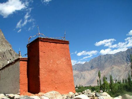 ગરમ પાણીના ઝરણા માટે પ્રસિદ્ધ 