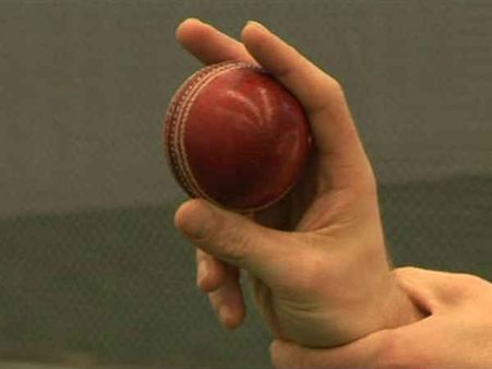 હેન્ડલ ધ બોલ