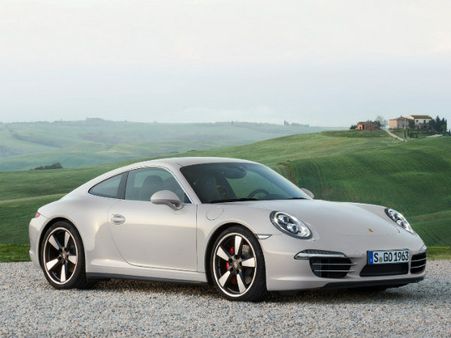 વિરોધીઓને હંફાવશે પોર્શેની આ સ્પેશિયલ '911 50' કાર