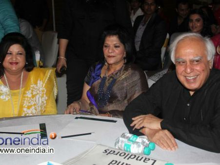 નથી લેવાઇ ફી નથી લેવાઇ ફી