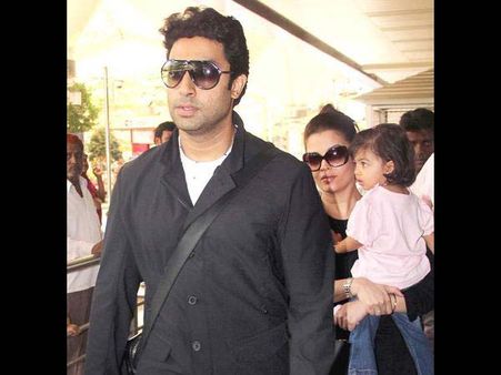 મુંબઈ ઍરપોર્ટે ઐશ-અભિષેક-આરાધ્યા મુંબઈ ઍરપોર્ટે ઐશ-અભિષેક-આરાધ્યા