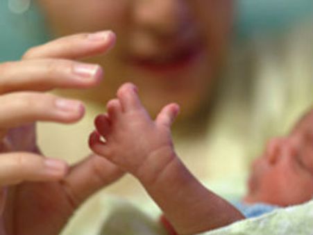 ચમત્કાર! ગર્ભની અંદર જ જન્મી બાળકી