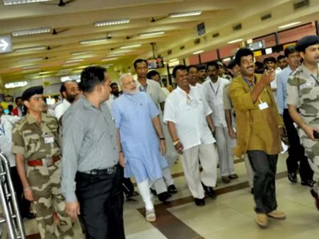 ગોવા પહોંચ્યા મોદી