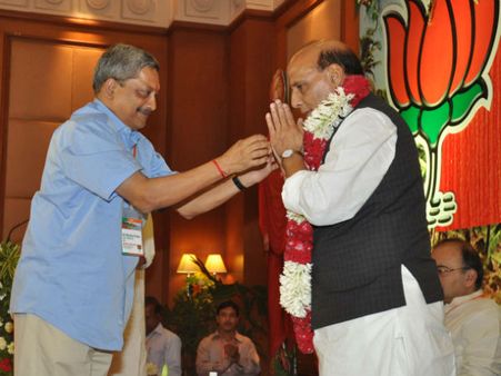 રાજનાથ સિંહનું અભિવાદન