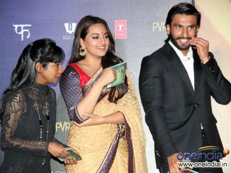 ત્રણ લાખની સાડીઓ