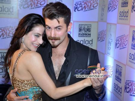 Pics : શૉર્ટકટ રોમિયો ટીમ સાથે જન્મ દિવસ ઉજવતાં અમીષા